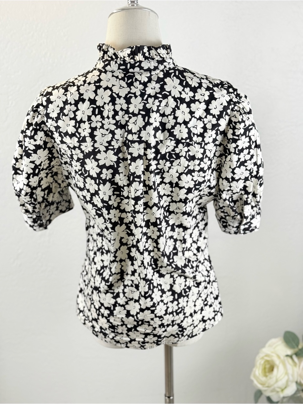 Target New Day White Cotton Button Down • M•Minimalist Clean Girl Luxe - Picture 3 of 9
